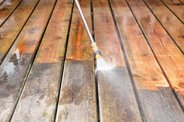 Best Commercial Building Pressure Washing  in Lindenhurst, NY
