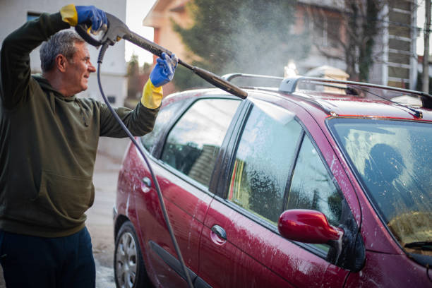 Best Pressure Washing Siding  in Lindenhurst, NY