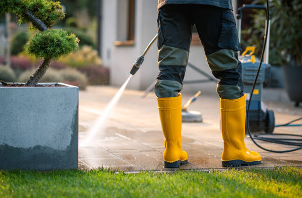 Best Garage Pressure Washing  in Lindenhurst, NY